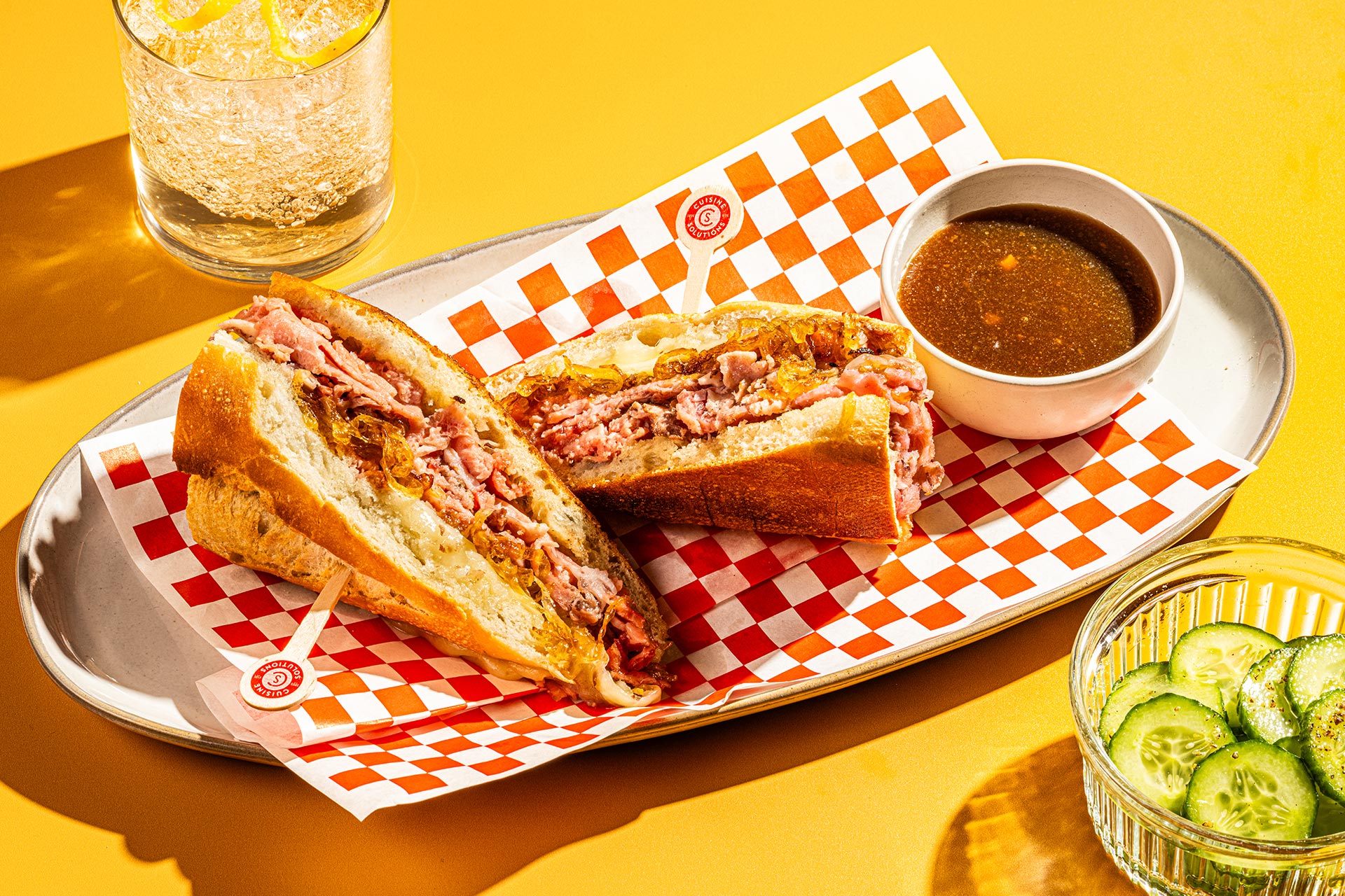 ساندويتش فرنسي كلاسيكي بالصلصة